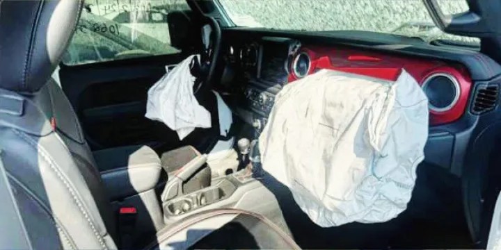Jeep Wrangler Rubicon (interior) before repair